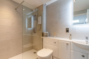 Ensuite- click for photo gallery